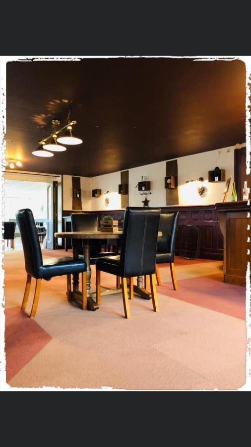 Hôtel le Bretagne et Restaurant Le Papillon Gorron Extérieur photo